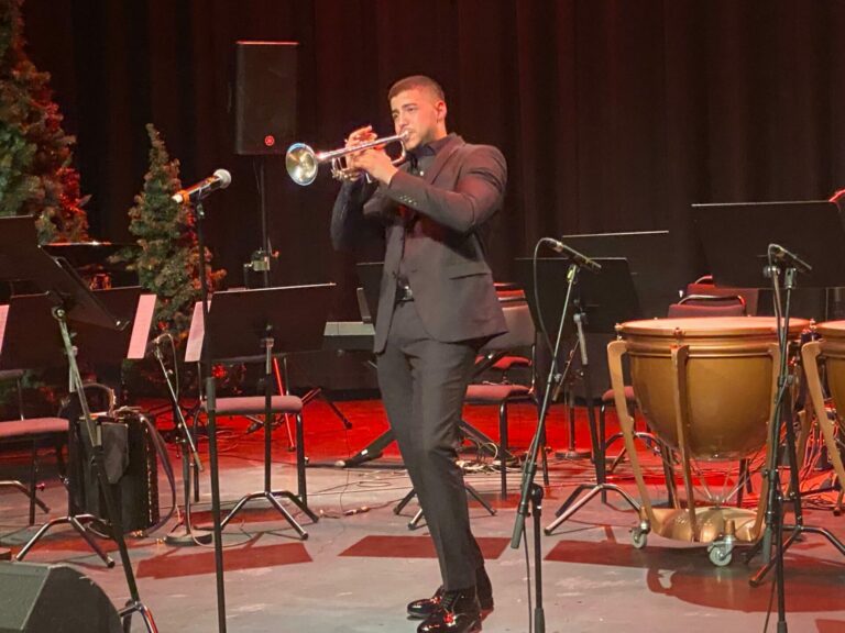 Trompetist Temmam Al-Taie deltar i Valberg kirke kommende fredag. Foto: Inger Unstad