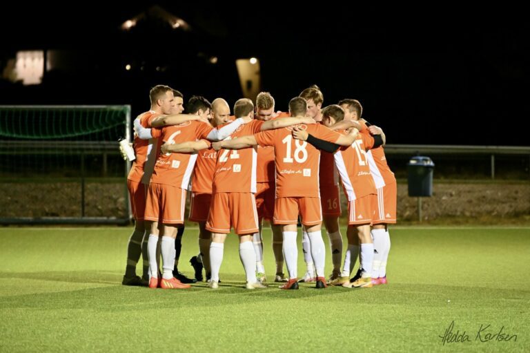 Med et seniorlag i 5 divisjon som må reise for å spille både borte og hjemmekamper, er dette penger som kommer godt med. Foto: Hedda Karlsen / Røst Il