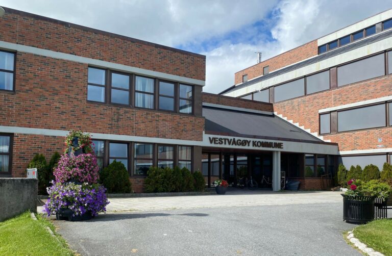Kommunehuset Vestvågøy Kommune. Foto: Inger Unstad