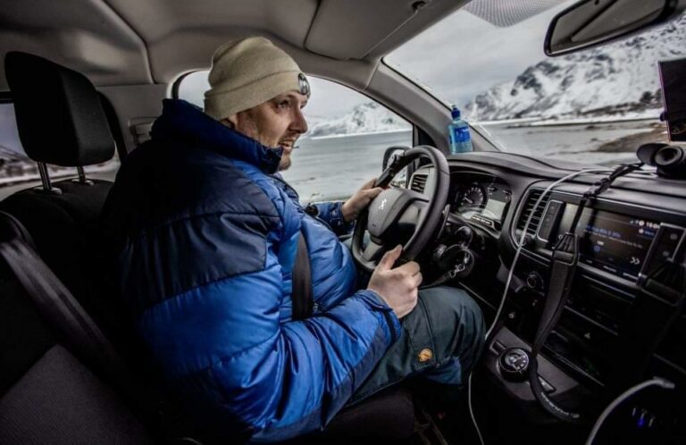 Odd-Petter Tanke Jensen er daglig leder i Discover Lofoten. Her er han i aksjon som guide. Foto: Privat.