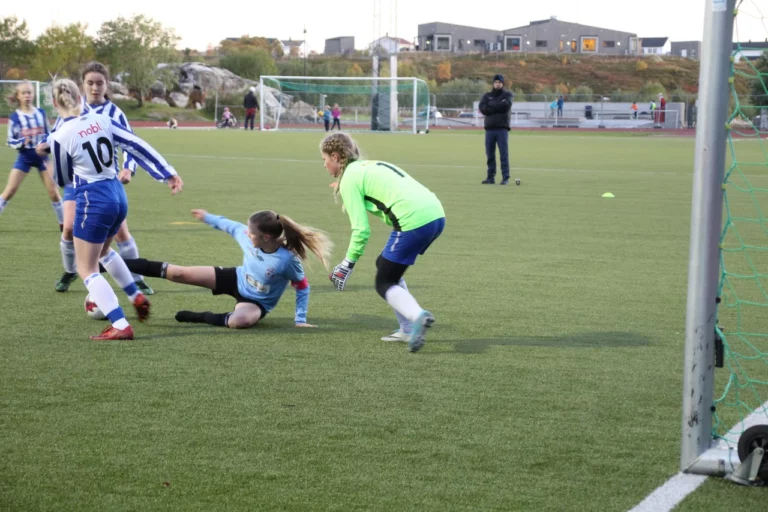 Foto: Illustrasjonsfoto fra en tidligere kamp mellom Leknesjentene og Svolvær IL.