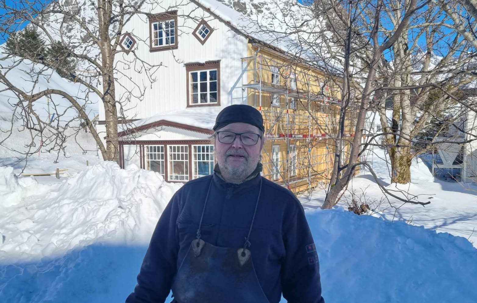 Tor-Vegard Mørkved, også kjent som "Smeden i Sund", er svært opptatt av å ta vare på kulturarven i bygda.