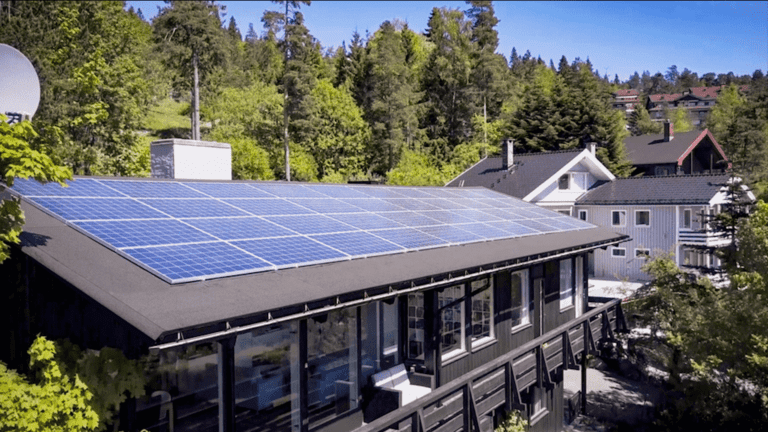 Så kan man spørre seg om det ikke er litt voldsomt å stille krav til at alle skal ha solceller på taket? Vårt svar er nei, skriver Nelfo Nord.