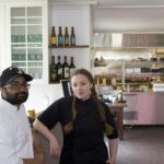 Simon og Aleksandra har tidligere jobbet sammen på restaurant i Nusfjord på Flakstad. Nå åpner de restaurant på Leknes. Foto: Eirik Husøy