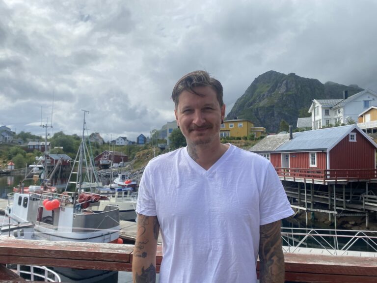 Tommi Bjørnsen driver ikke mindre enn to restauranter i Lofoten. Foto: Olina Nesje-Roset.