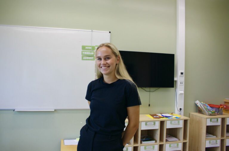 Tora Emilie Johansen (22) er nyansatt lærer på Røst skole.